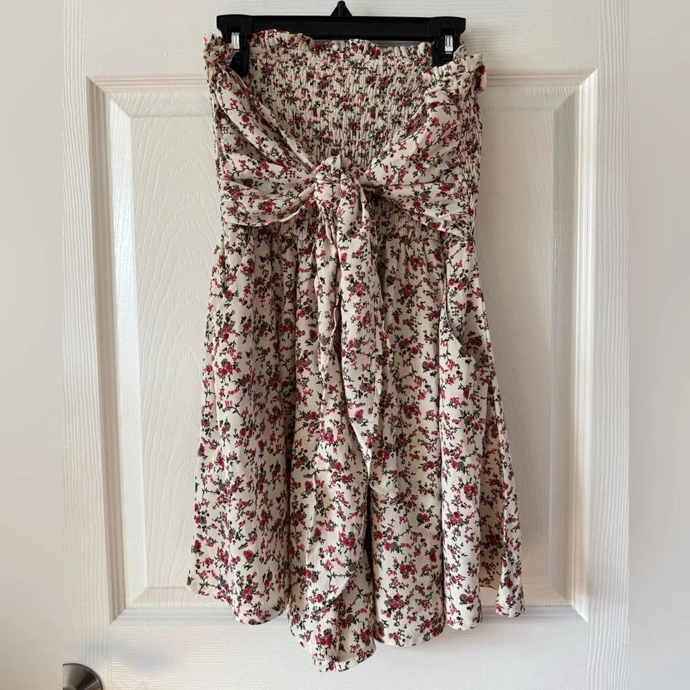 NWT‎ Nasty Gal In Bloom Floral Strapless Romper Size 4 - Picture 3 of 13